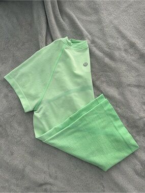Lululemon Green Short Sleeve Top